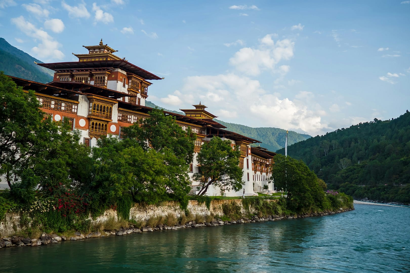 aspirational-journeys Tashichho Dzong bhutan