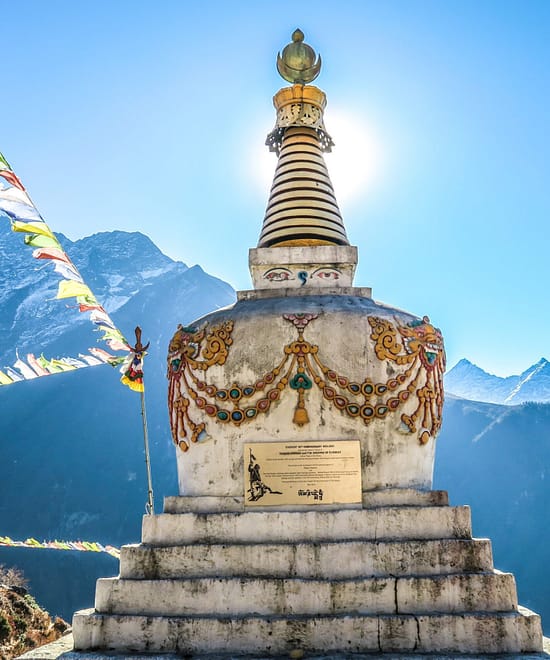Stupa-Namche-Bazaar-Nepal-scaled